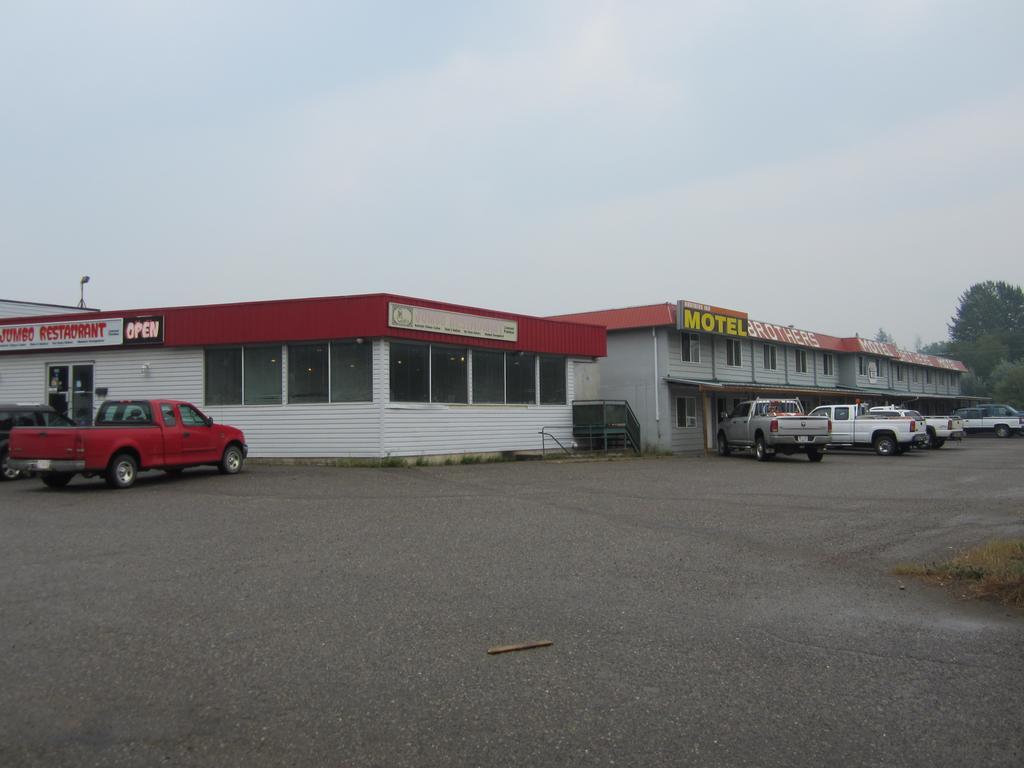 Brothers Inn Motel Prince George Bagian luar foto